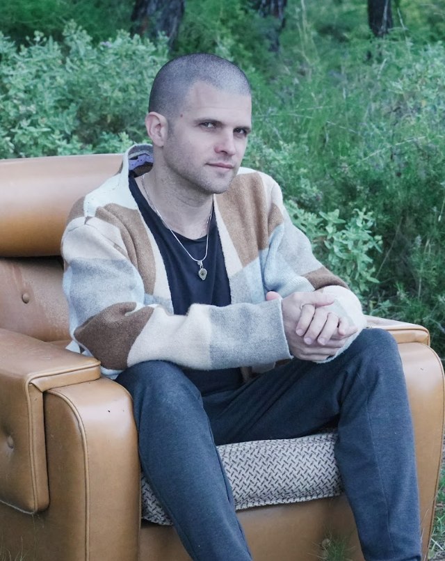 Noy, somatic sex and relationship coach